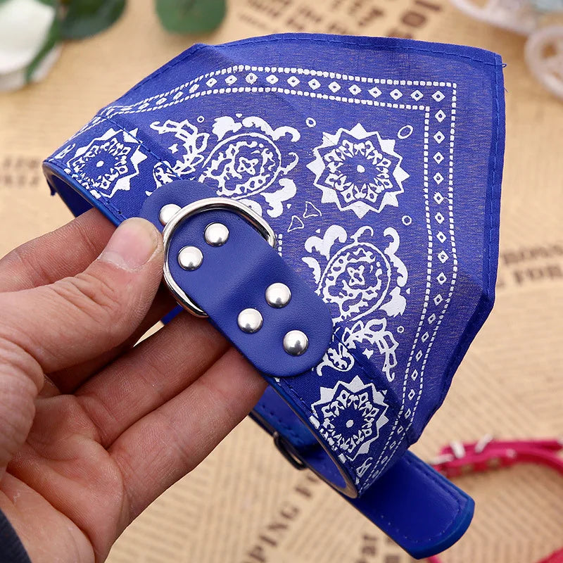 Collier à Foulard pour Animaux – Cuir PU Souple et Ajustable – Look Tendance