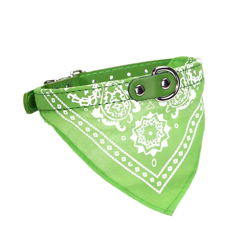 Collier à Foulard pour Animaux – Cuir PU Souple et Ajustable – Look Tendance