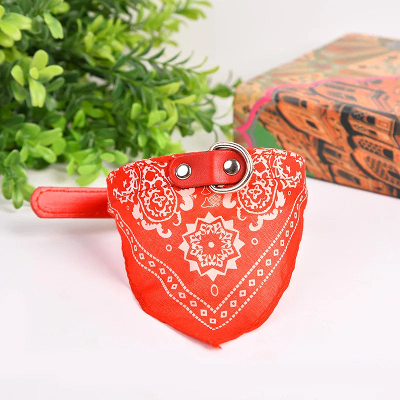 Collier à Foulard pour Animaux – Cuir PU Souple et Ajustable – Look Tendance